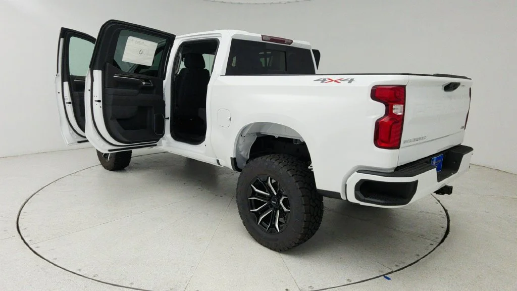 New 2026 Summit White Chevrolet RST image 11
