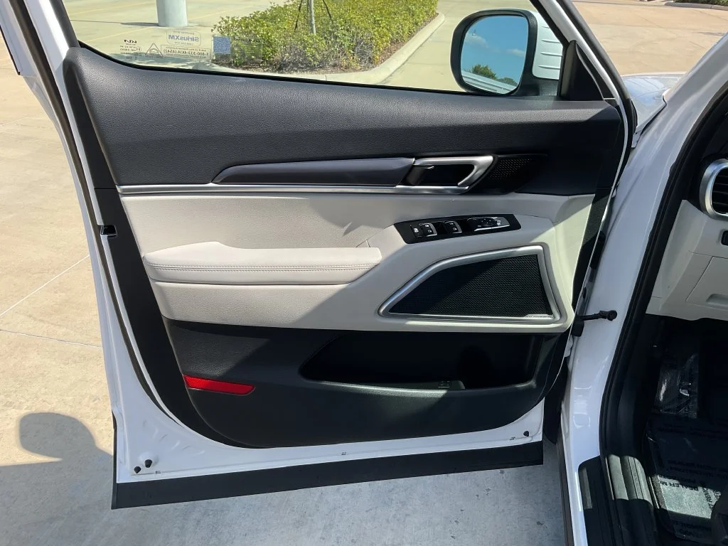 Used 2025 White Kia S image 13