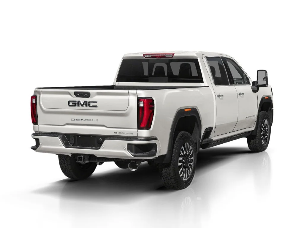 Used 2026 Glacier White Tricoat GMC Denali Ultimate DRW image 2