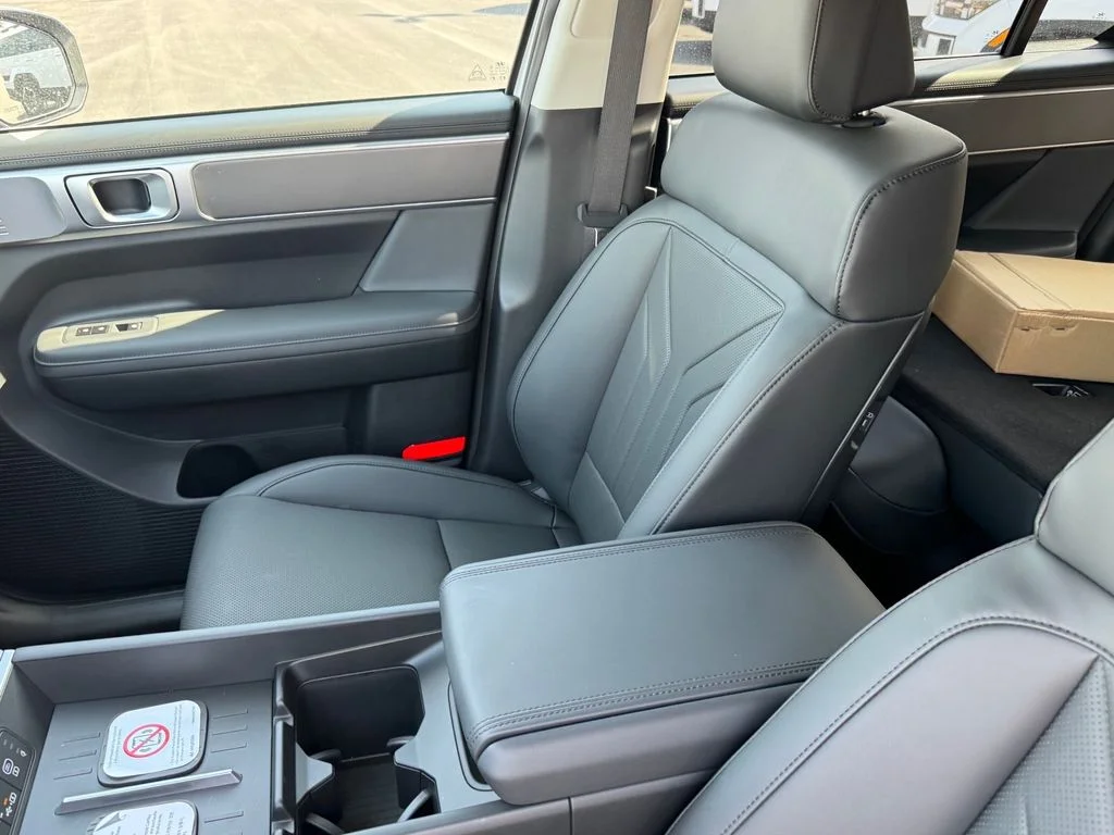 Used 2026 White Hyundai SEL image 10