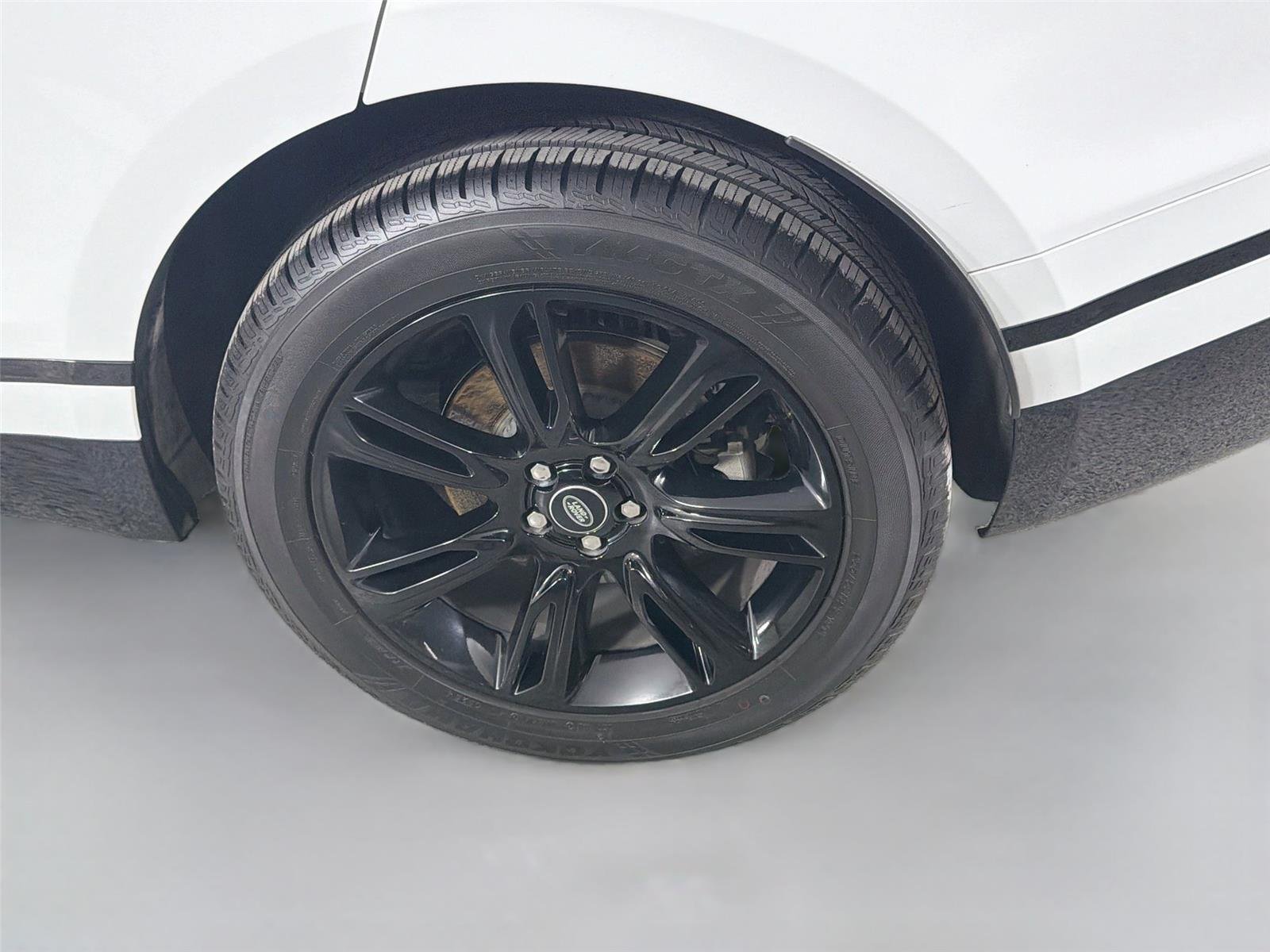 Certified Used 2023 Fuji White Land Rover R-Dynamic S image 32