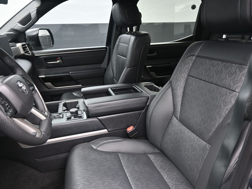 Used 2025  Toyota Limited image 33
