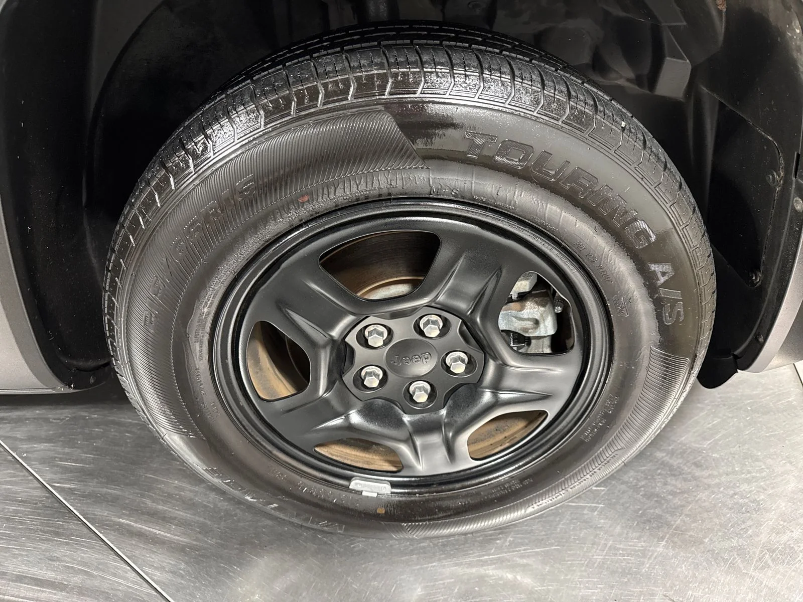 Used 2019 Crystal Metallic Jeep Sport image 14