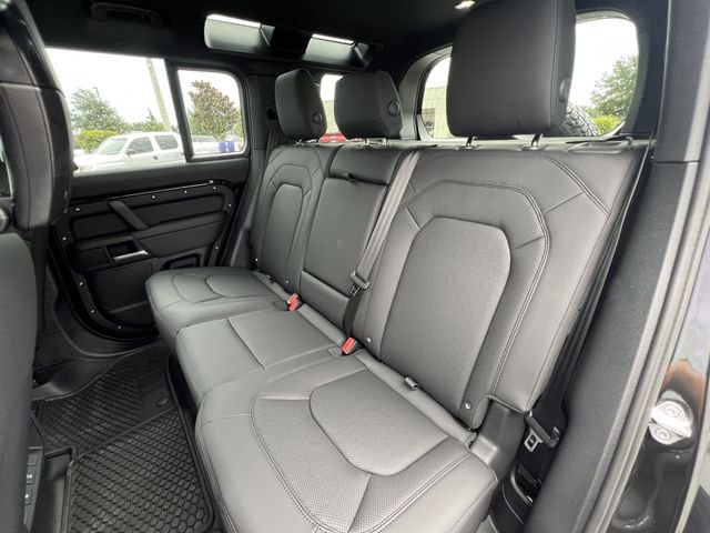 New 2026 Santorini Black Land Rover S image 15