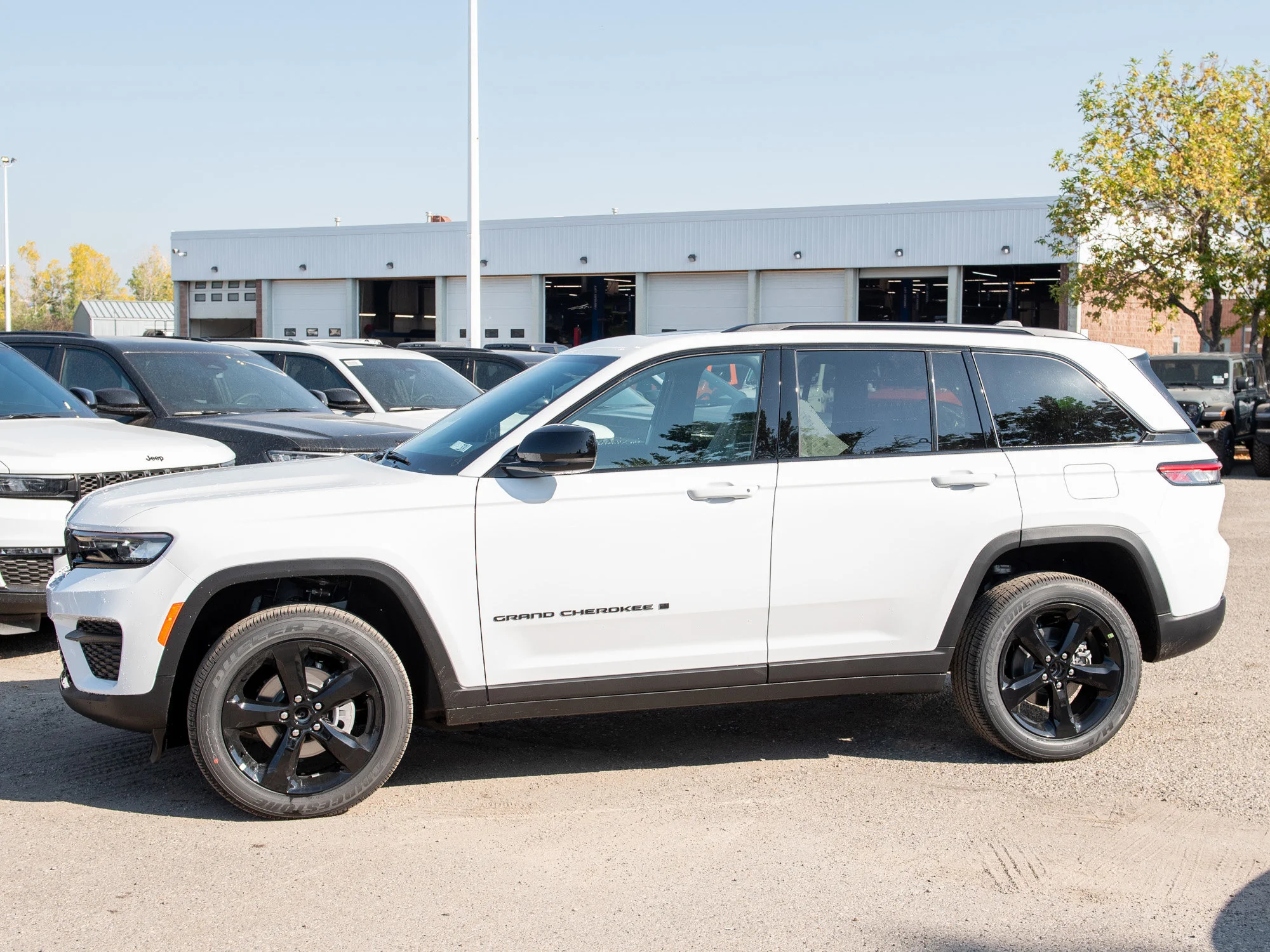 New 2025 White Jeep Altitude* 4x4, Sunroof, Heated Leather, Wireless Charging Pad image 2