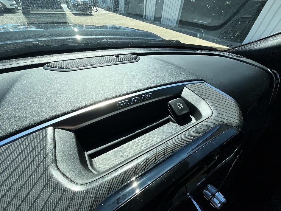 New 2026 Diamond Black Crystal Pearl-Coat Exterior Paint RAM Big Horn image 21