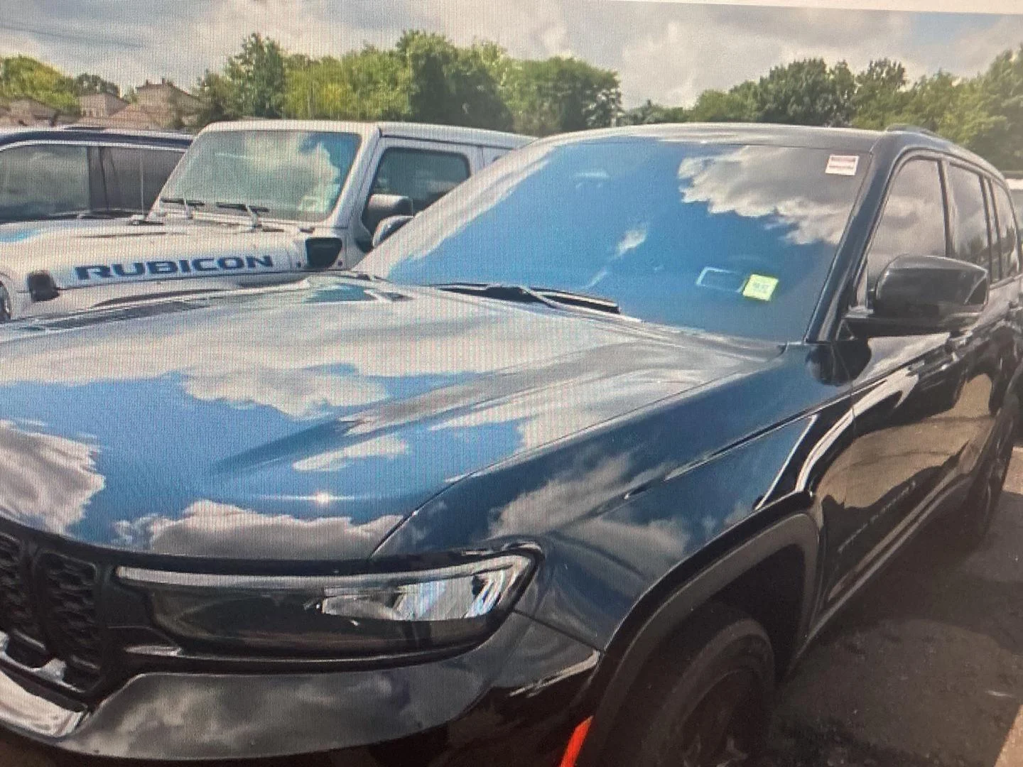 Used 2024 Diamond Black Crystal Pearlcoat Jeep Altitude X image 5
