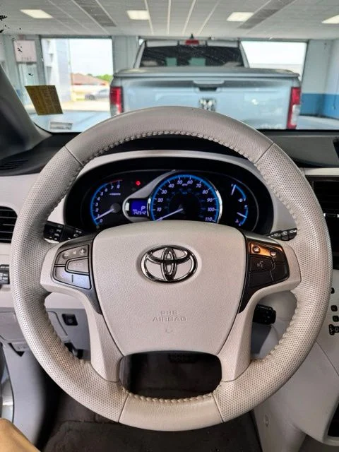 Used 2011 Cypress Pearl Toyota XLE image 9