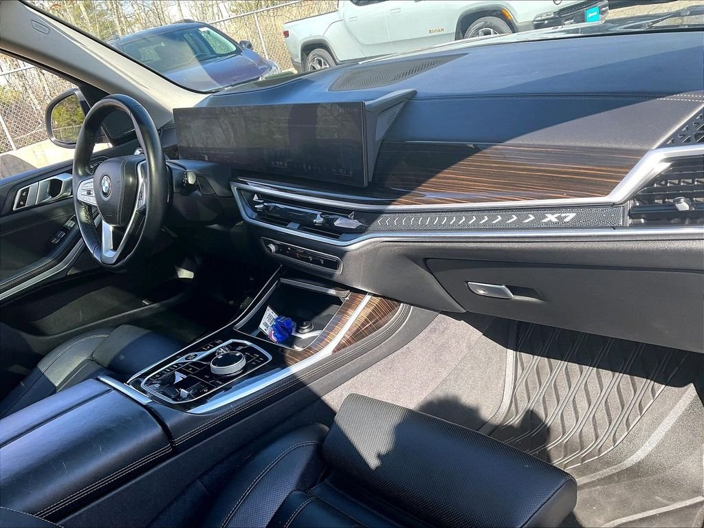 Used 2024 Green BMW xDrive40i image 14