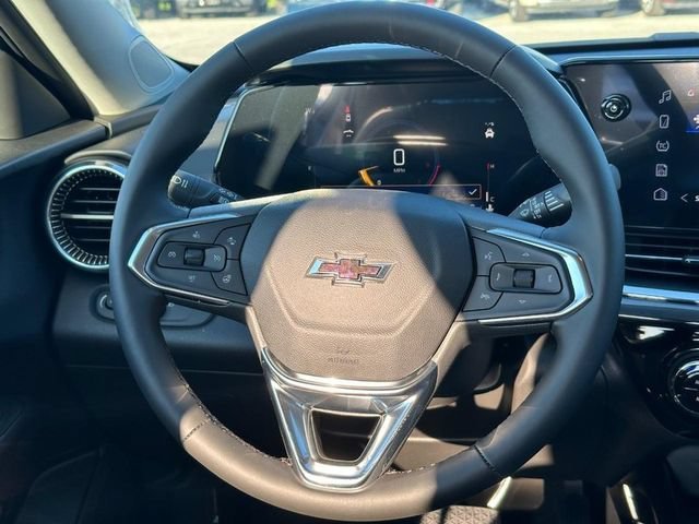 New 2026 Mosaic Black Metallic Chevrolet ACTIV image 7