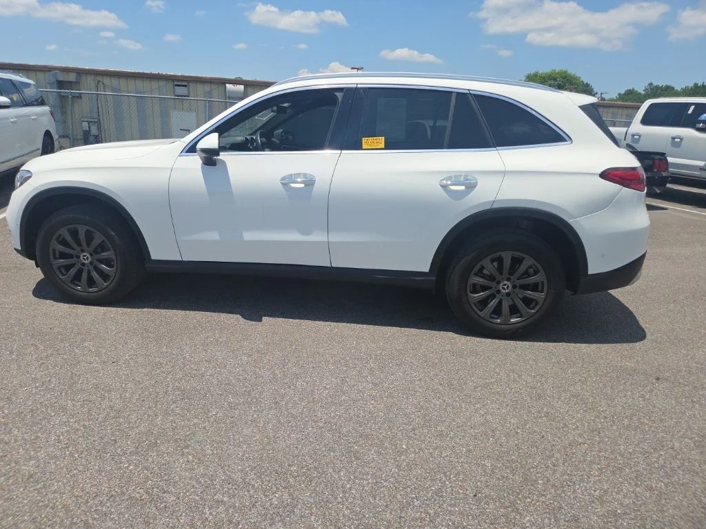 Used 2024 White Mercedes-Benz GLC 300 image 4