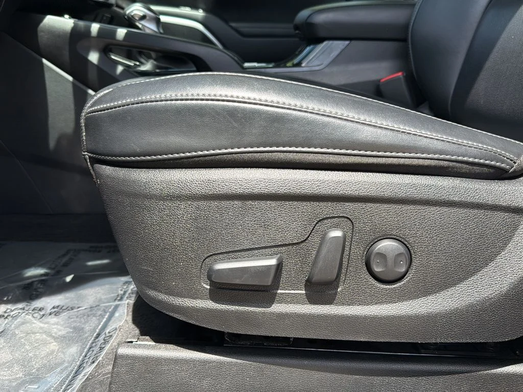 Used 2025 Black Kia S image 21