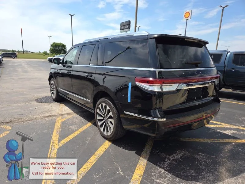 Used 2024 Black Metallic Lincoln Reserve image 3