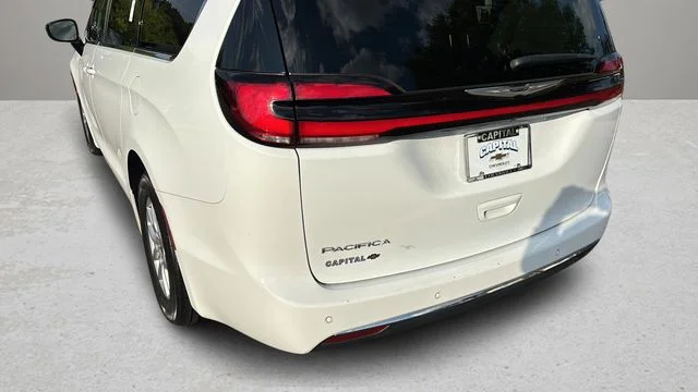 Used 2024 White Chrysler Touring L image 37