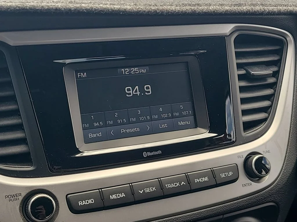 Used 2019 Red Hyundai SE image 14