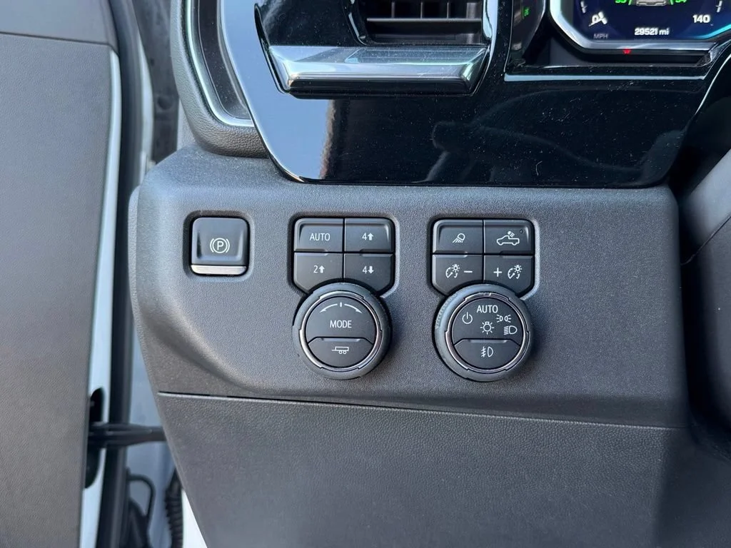 Used 2025 Summit White Chevrolet RST image 28
