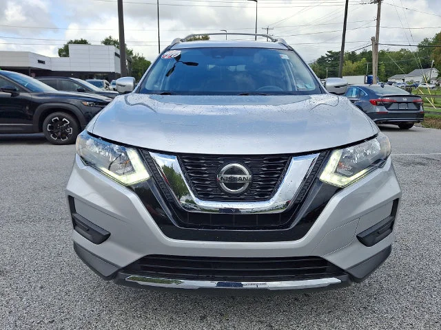 Used 2020 Silver Nissan S image 3