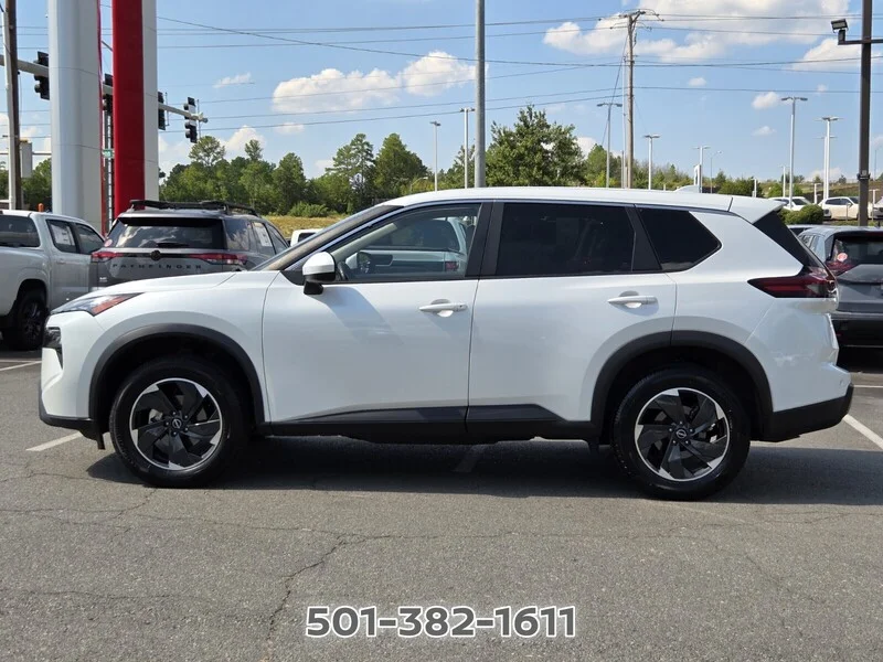 Used 2025 White Pearl NISSAN AWD SV image 8