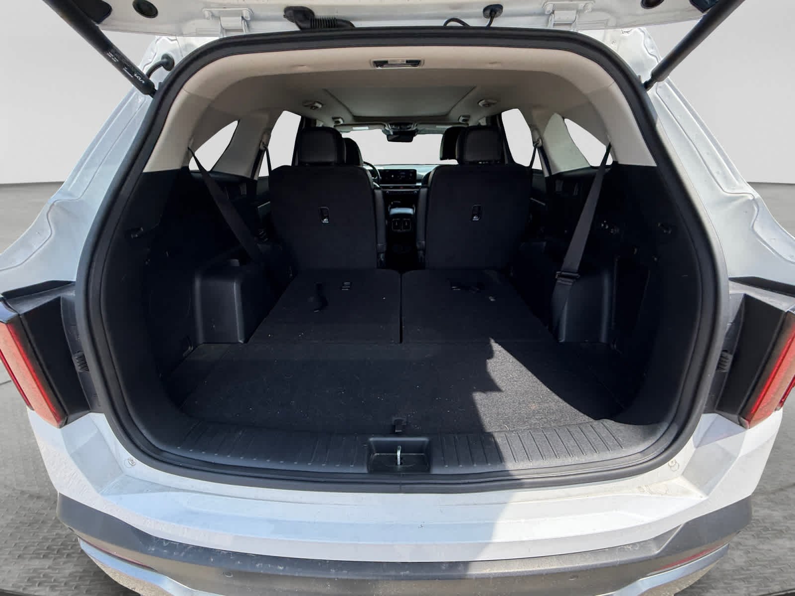 Used 2024 Glacial White Pearl Kia EX image 23