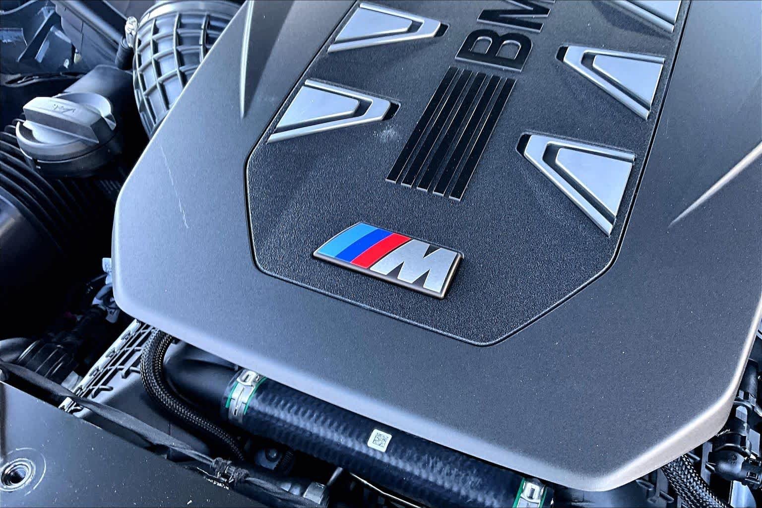 New 2026 Dravit Grey Metallic BMW M60i image 17