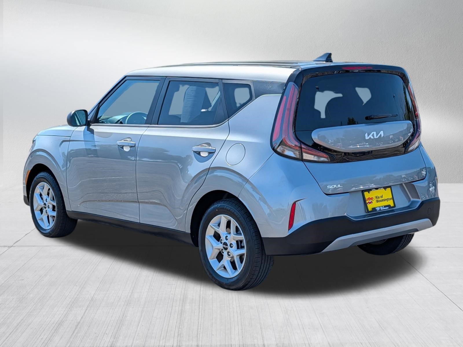 Certified Used 2023 Steel Gray Kia LX image 5