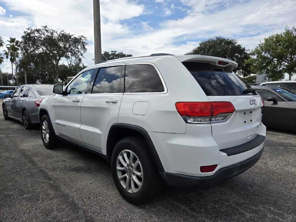 Used 2015 Bright White Clearcoat Jeep Laredo image 4