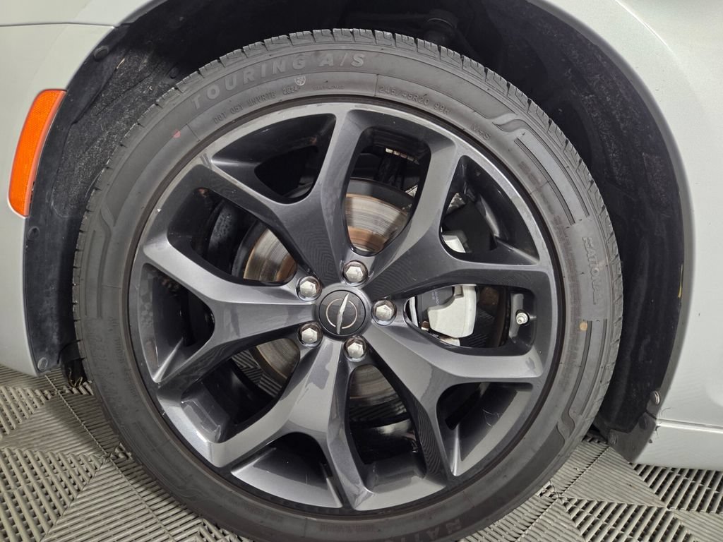 Used 2023 Silver Mist Clearcoat Chrysler 300S image 7