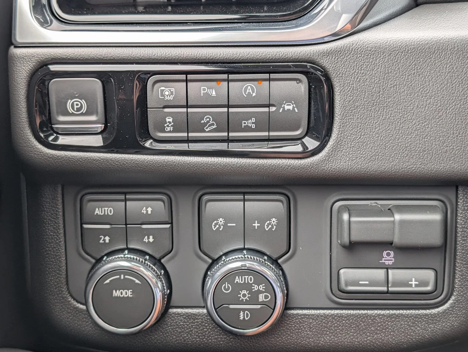 New 2026 Onyx Black GMC Elevation image 15