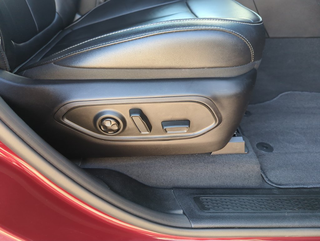 Used 2025 Red Jeep Limited image 37