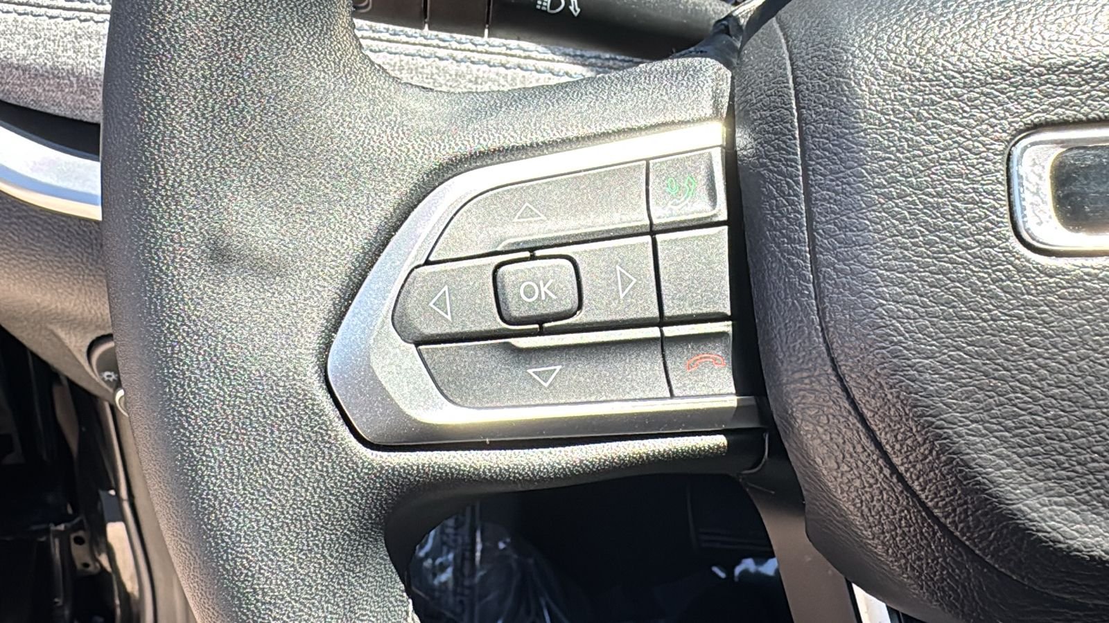 Used 2025 Black Jeep Latitude image 24