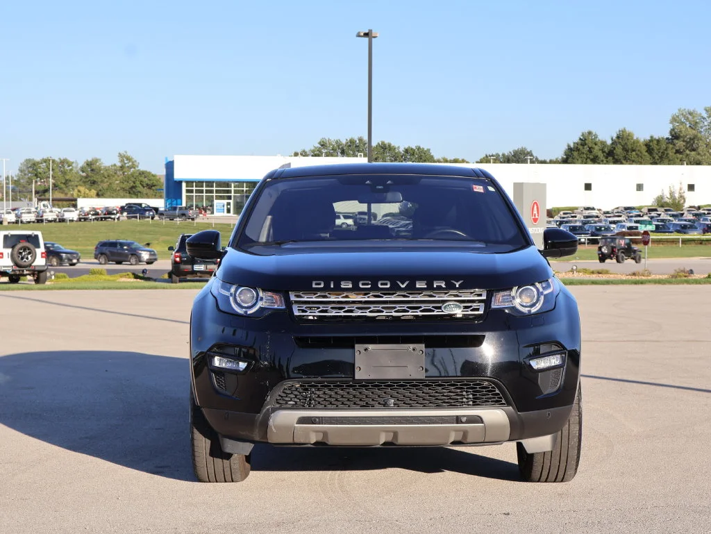 Used 2019  Land Rover  image 2