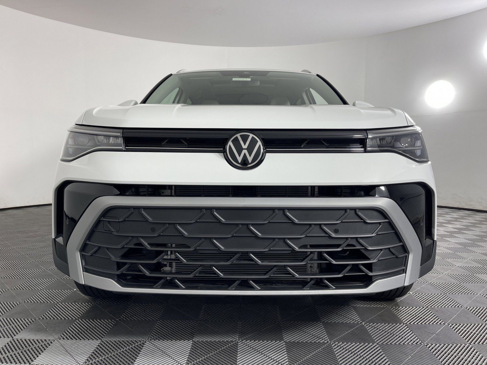 2025 Volkswagen Taos SE - Photo 8