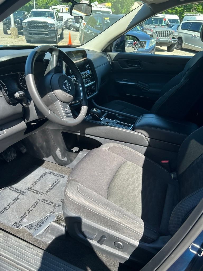 Used 2025 Blue Nissan SV image 9