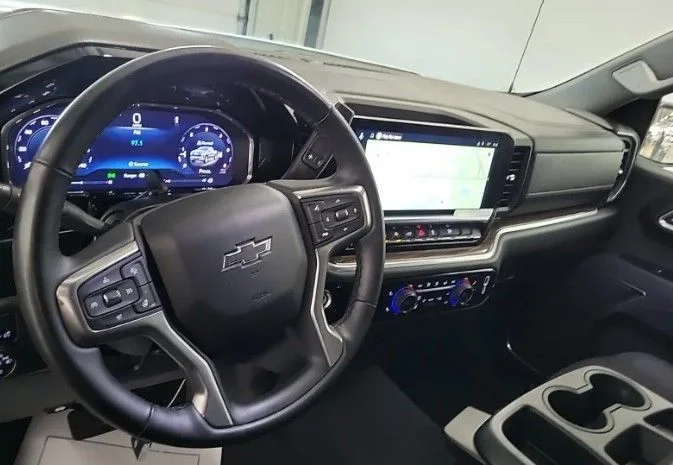 Used 2025 White Chevrolet RST image 6