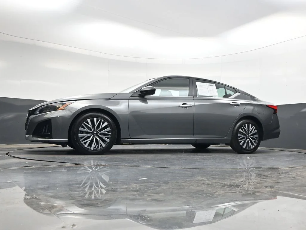 Used 2025 Gray Nissan 2.5 SV image 37
