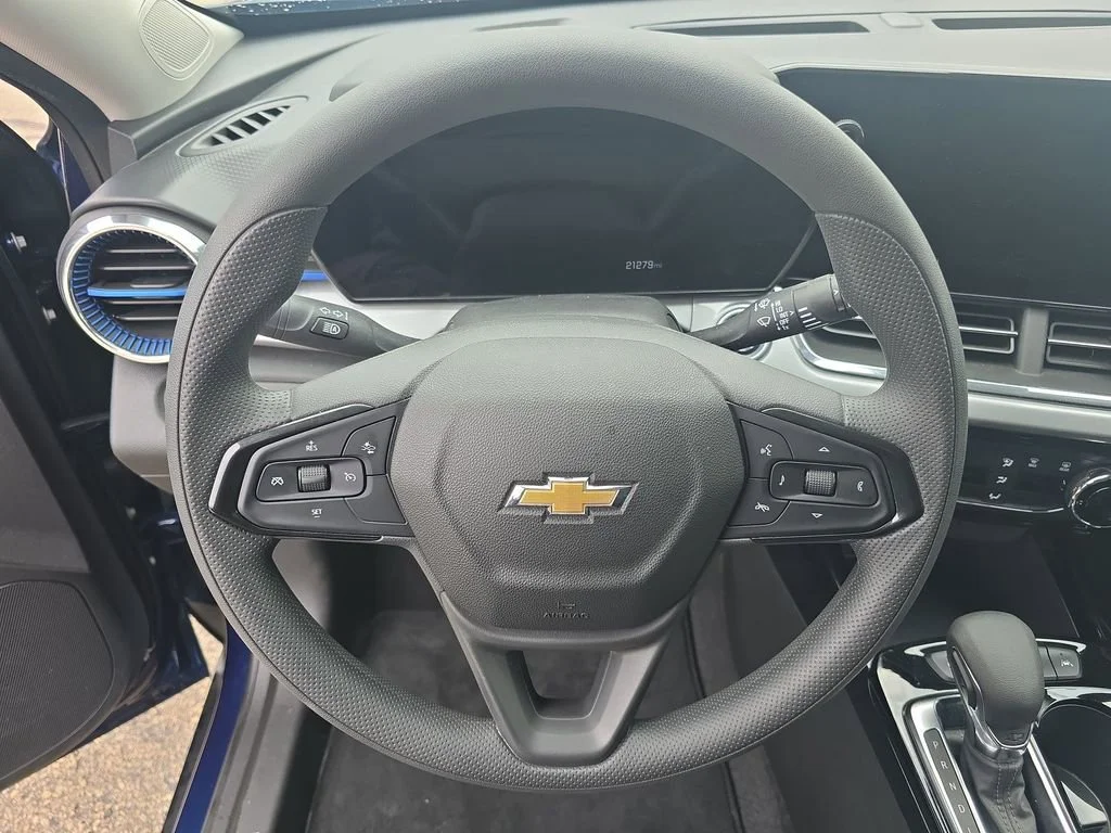 2024 Chevrolet Trax LT - Photo 11