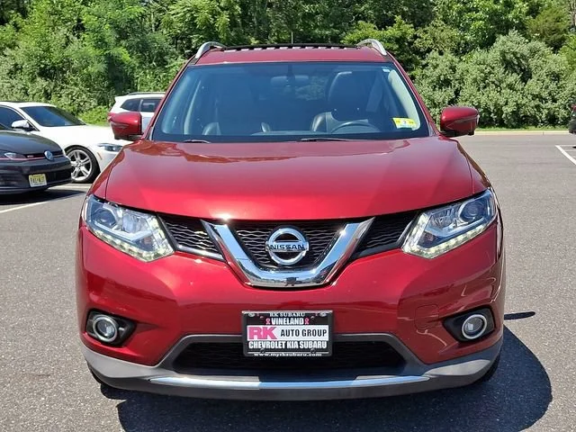 Used 2016 Red Nissan SL image 3