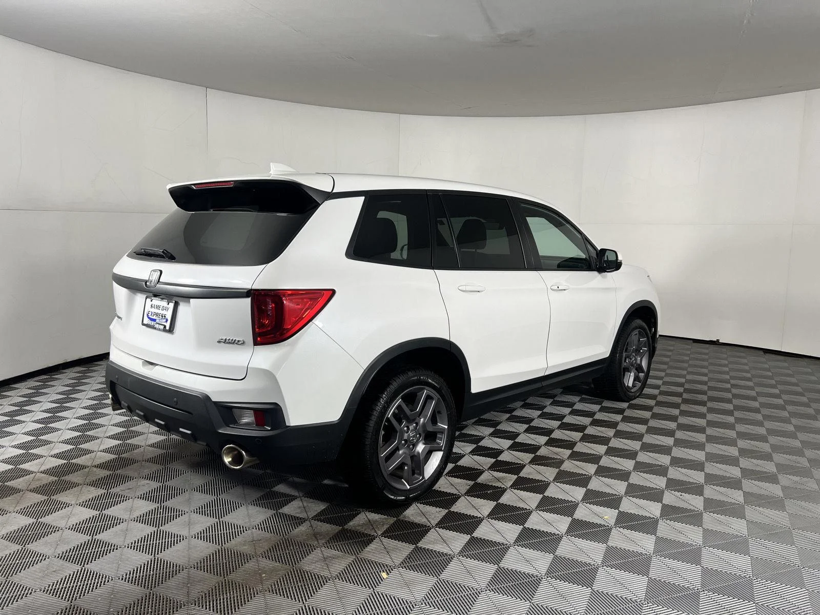 Used 2023 Platinum White Pearl Honda EX-L image 10
