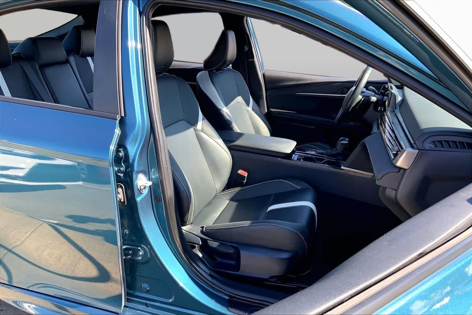 Used 2025 Ocean Gem Toyota SE image 9