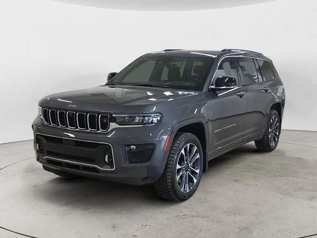 Used 2023 Gray Metallic Jeep Overland image 1