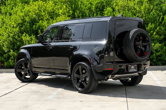 New 2026 Santorini Black Land Rover X-Dynamic SE image 13