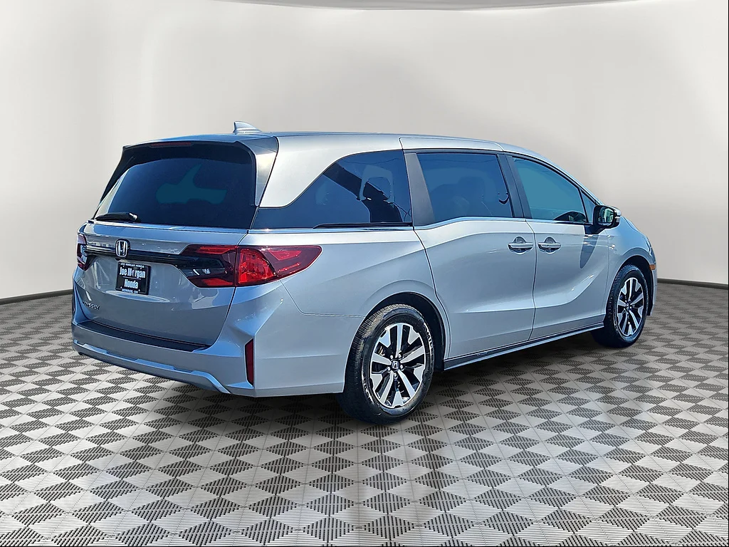 Certified Used 2025 Solar Silver Metallic Honda EX-L image 4