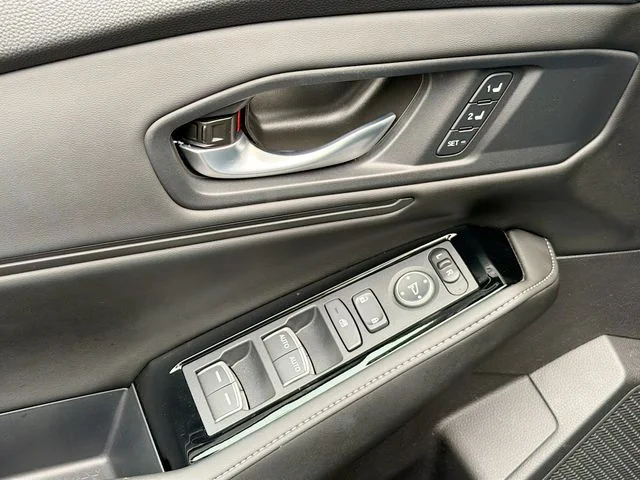 Used 2025  Honda Touring image 18