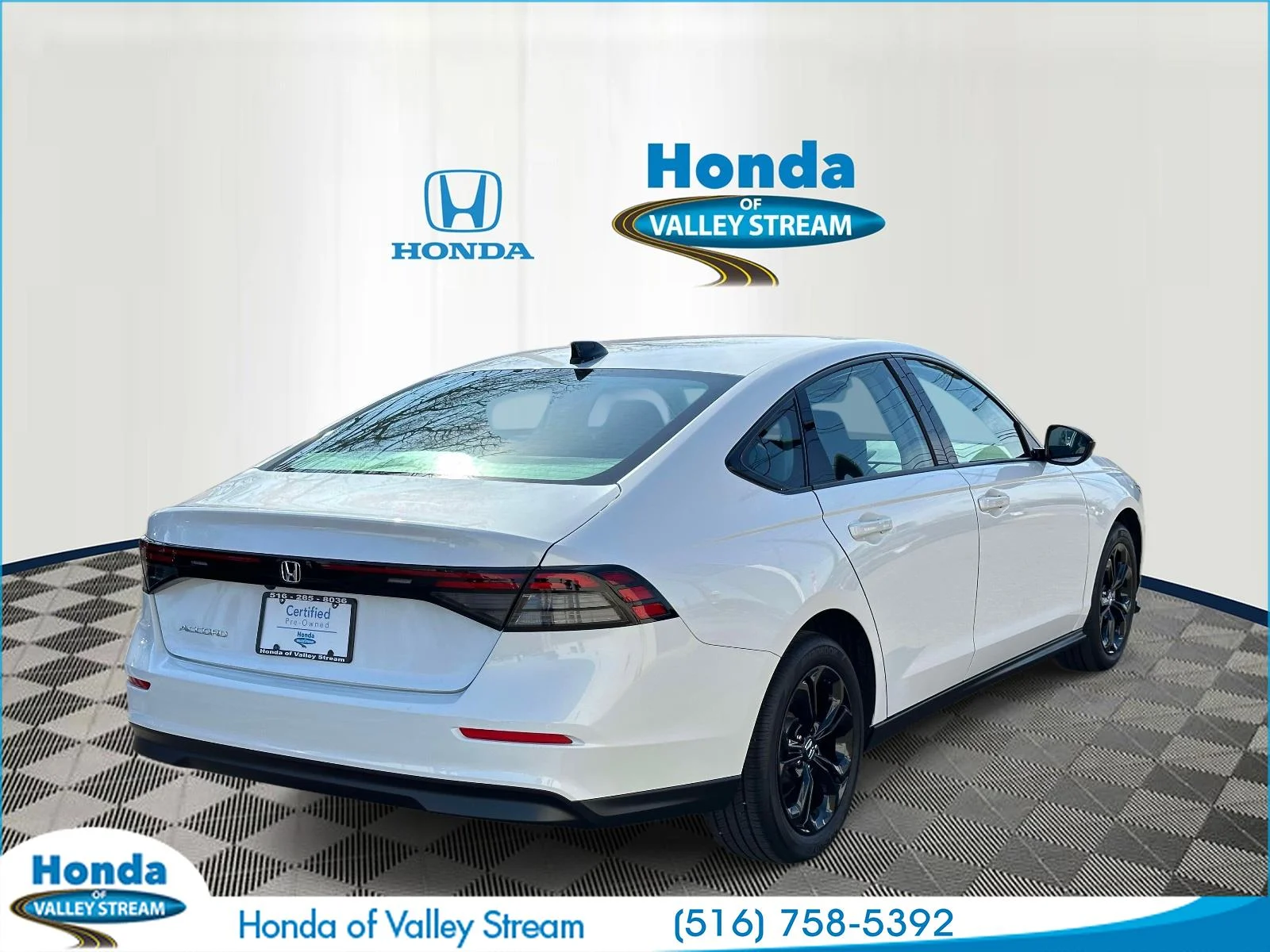 Certified Used 2025 Platinum White Pearl Honda SE image 5