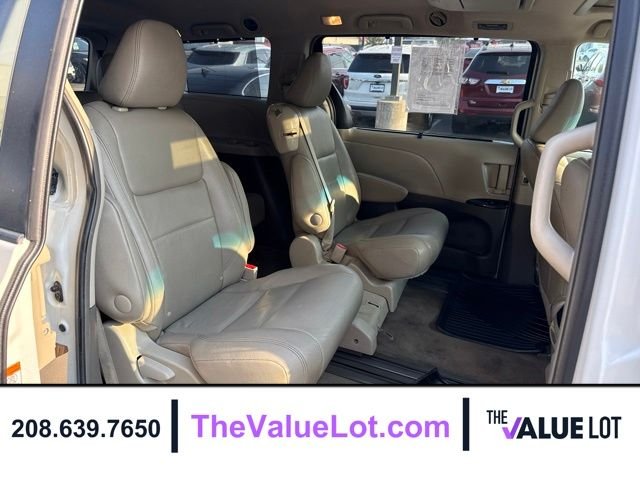 Used 2017 White Toyota XLE Premium image 20