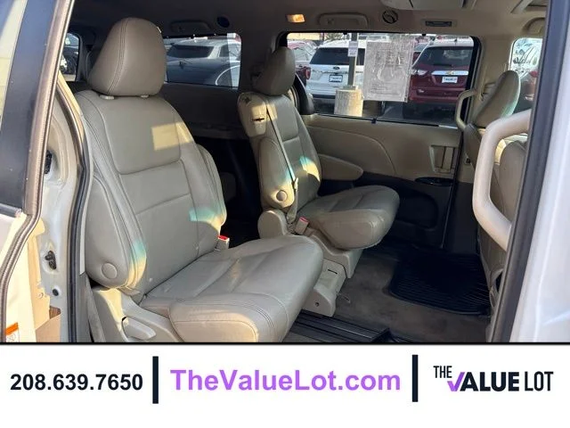 Used 2017 White Toyota XLE Premium image 20