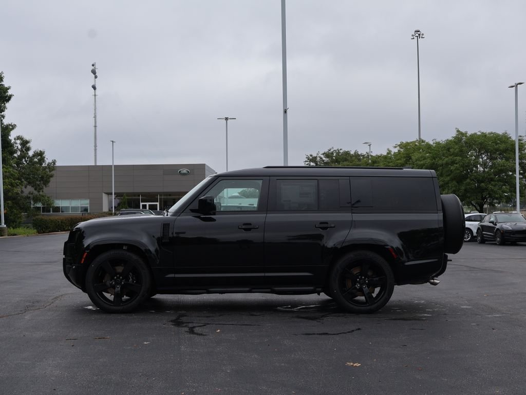 New 2026 Santorini Black Land Rover V8 image 4