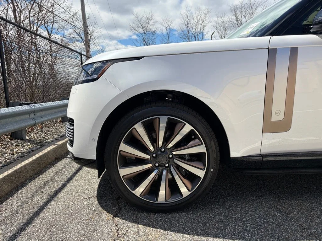 New 2026 White Land Rover SV image 9