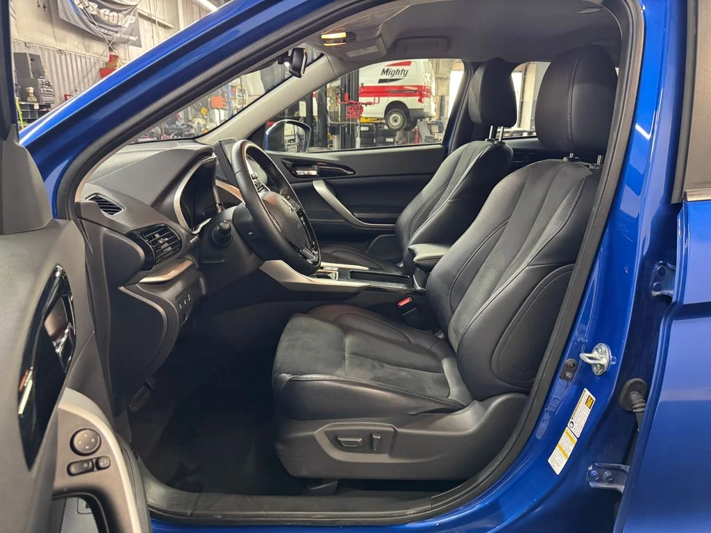 Used 2024 Blue Mitsubishi SE image 18