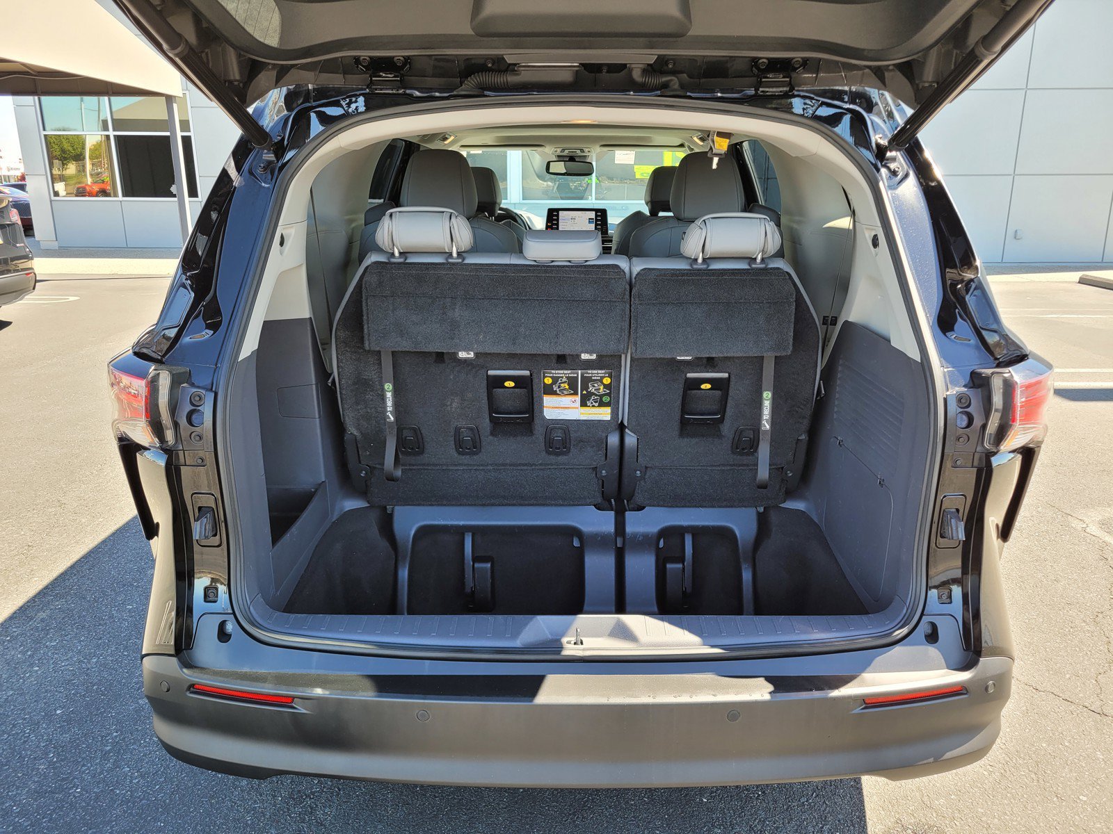 Used 2021  Toyota XLE image 10
